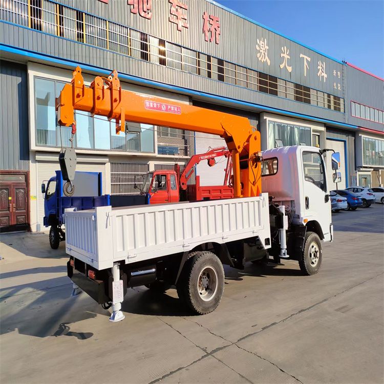 梅山乡三轮随车吊定制 农用改装机自备吊中瑞长期出售