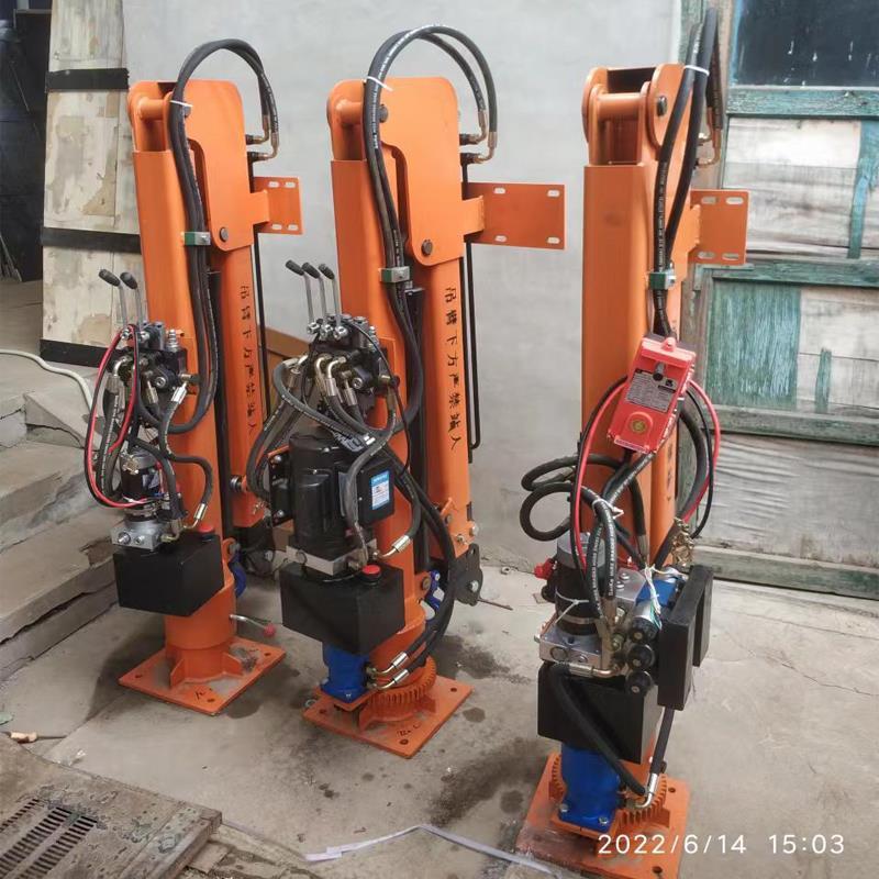 梅山乡重汽蓝牌随车吊 3.2吨 国六动力强 液压驱动 农用自卸起重机